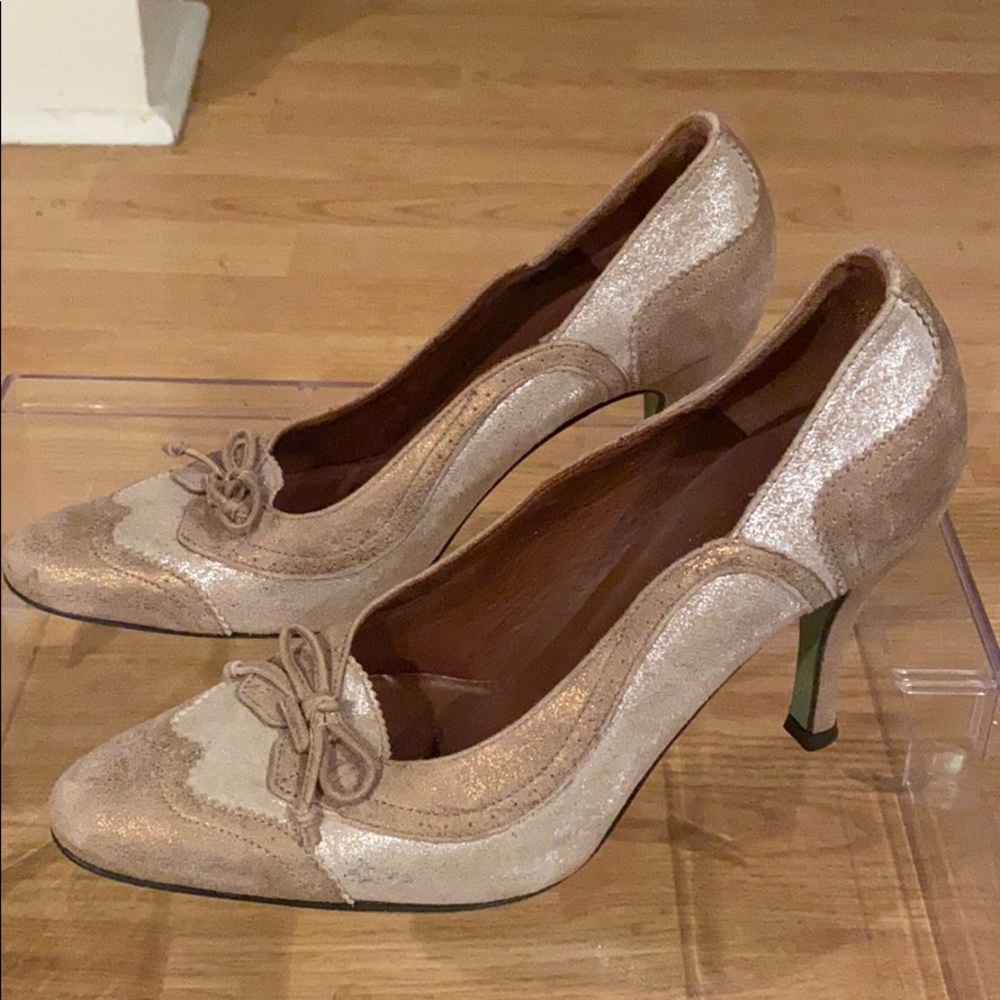 DONALD J  PLINER SUEDE  COUTURE PUMPS
